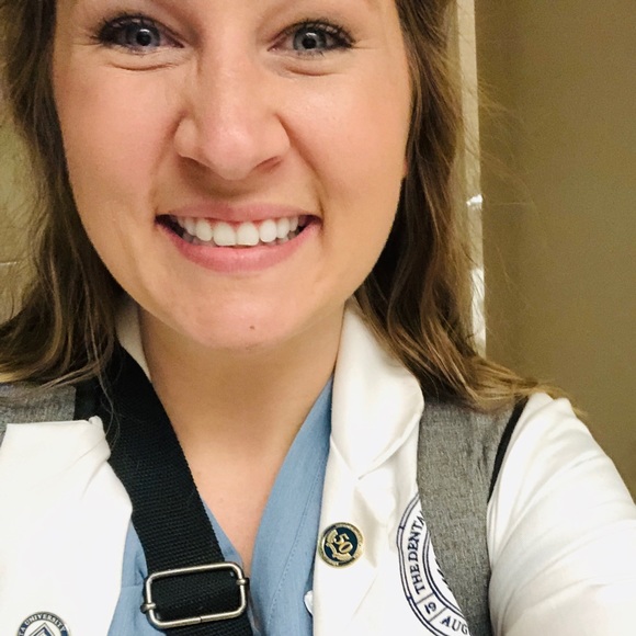 Meet your Posher, Jessica - Picture 2 of 4